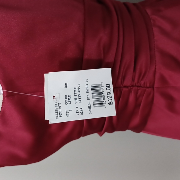 🆕️ Red satin holiday/dance cocktail dress, sz 4. - Picture 6 of 8